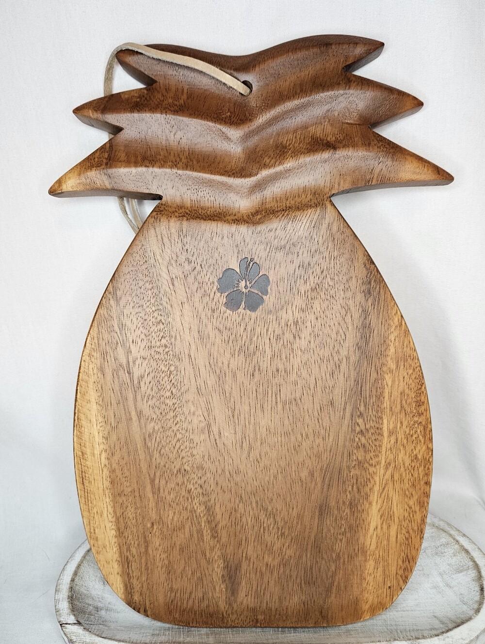 TropEco Hawaii Monkeypod Wood Pineapple Cutting Board NWT Hibiscus Leaf Carved
